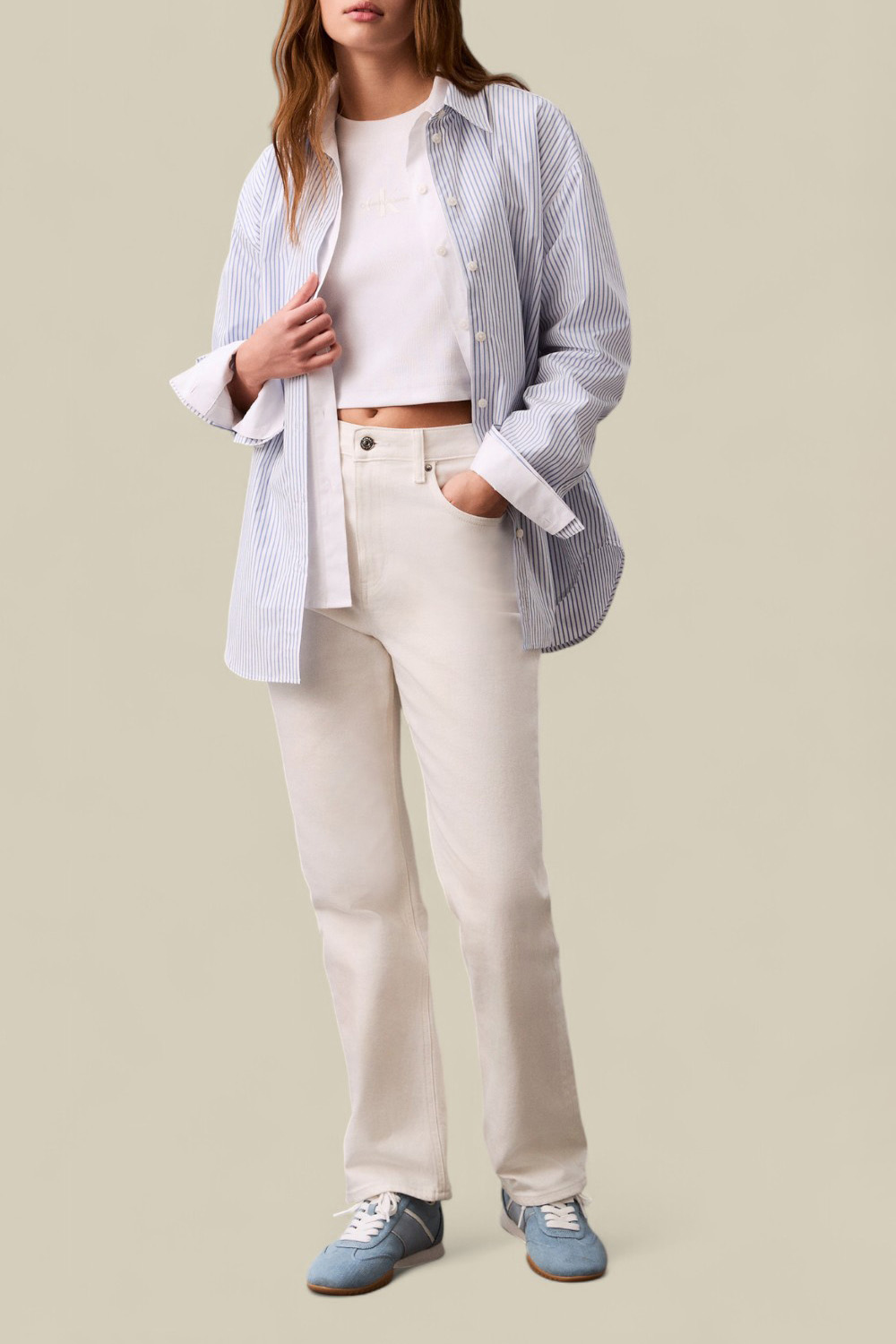 תמונת כל הלוק של חולצת בייבי טי